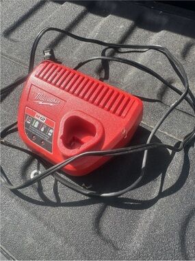 Milwaukee 48-59-2401 M12 12V M12 Battery Charger free shipping